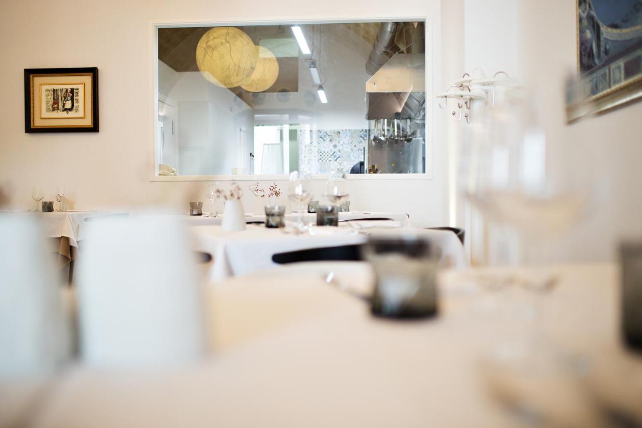 Ai Maestri Rooms&Cafe มาเตรา ภายนอก รูปภาพ